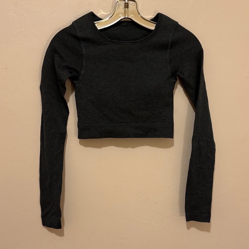 lululemon athletica Charcoal Long Sleeve Crop Top